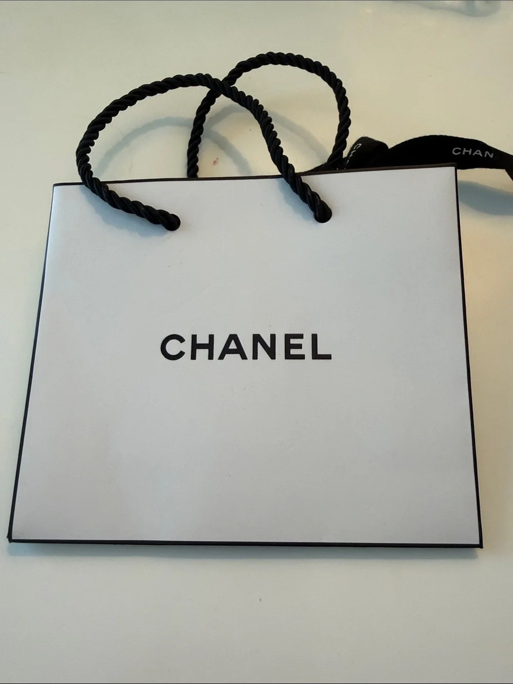Authentic CHANEL Beauty Holiday Limited Edition Gold No. 5 Charm Set + Gift Bag
